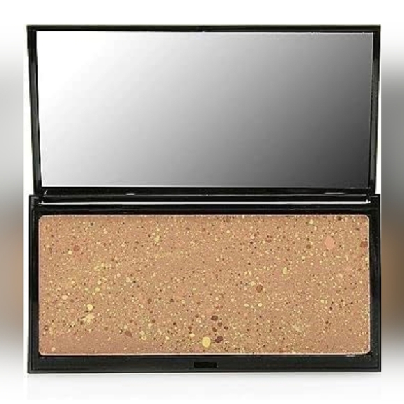 READY TO WEAR Couture Pigmented Formula Color Correcting Bronzer Powder, NIB. - Picture 1 of 5